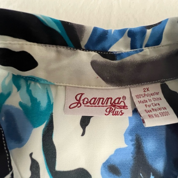 JOANNA PLUS SHORT CAP SLEEVE BUTTON UP BLOUSE. SIZE 2X. POLYESTER.  BEAUTIFUL - Picture 6 of 6